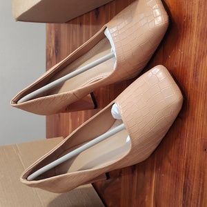 Nwt Peach block heel dress shoes